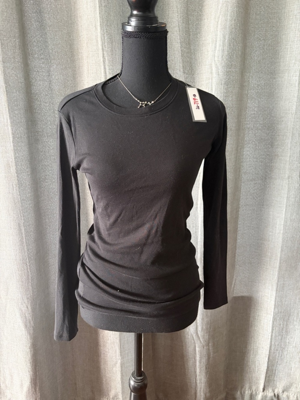 Eddie Bauer Women's Black Long-Sleeve Crewneck Top